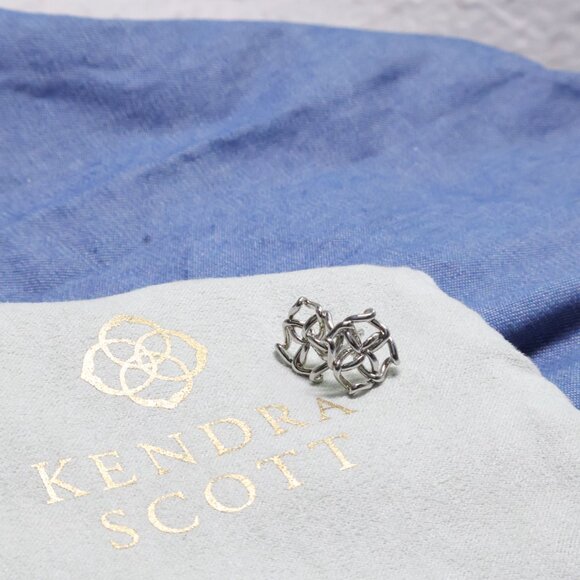 Kendra Scott Kelly Stud Earrings Silver - Picture 2 of 3